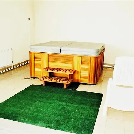 Predela 1 - 10 Near Lift מלון דירות 4*